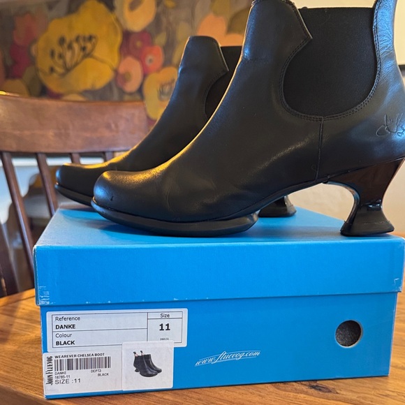 Fluevog Danke Black Chelsea Boots size 11. Excellent condition - Picture 2 of 9